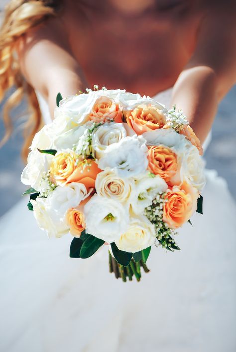 Wedding Bouquets Orange And White, Orange And White Bridal Bouquet, Orange And White Bouquet, White Flowers With Orange Accents, Orange And White Rose Bouquet, White And Apricot Bouquet, Ranunculus Bridal Bouquet, Prom 2k24, Tropical Bridal Bouquet