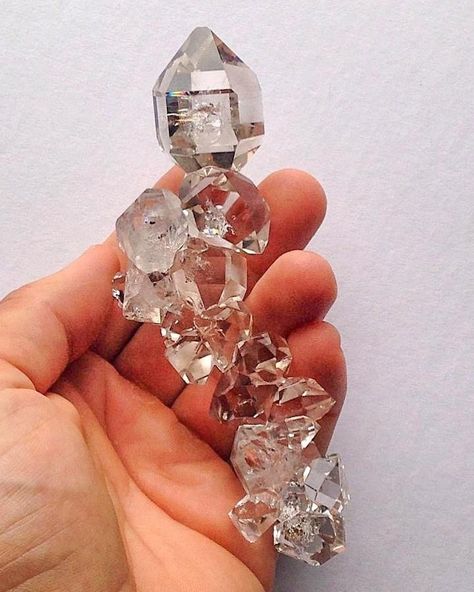 Minerals Crystals Rocks, Ace Of Diamonds, Pretty Rocks, Beautiful Rocks, Diamond Quartz, Mineral Stone, Minerals And Gemstones, Rocks And Gems, Quartz Cluster