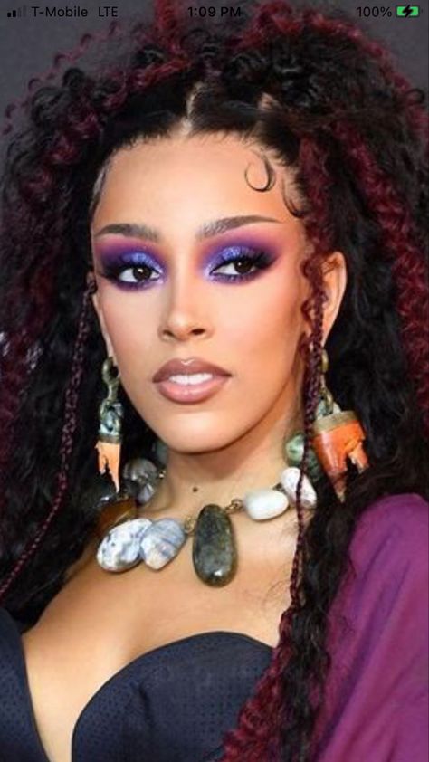 Doja Cat Eye Makeup, Doja Makeup Looks, Doja Makeup, Clawdeen Makeup Look, Purple Euphoria Makeup, Doja Cat Concert Makeup, Clawdeen Makeup, Doja Cat Makeup Looks, Doja Cat Makeup