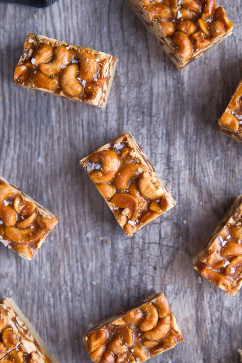 Salted Caramel Cashew Bars Heathy Sweets, Cashew Bars, Caramel Cashew, Candy Bar Cookies, Chewy Caramel, Broma Bakery, Tapas Recipes, Shortbread Crust, Best Brownies