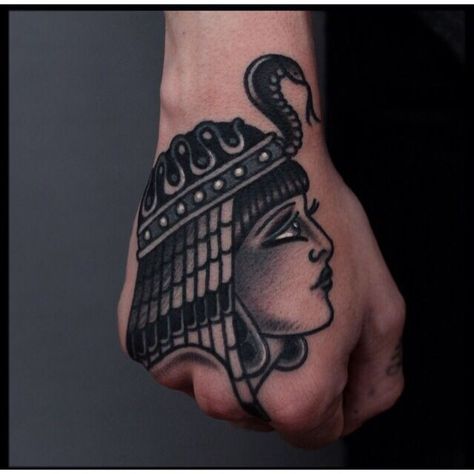 Her eyes Cleopatra Tattoo, Traditional Hand Tattoo, Egypt Tattoo, Facial Tattoos, Vine Tattoos, Tattoo Traditional, Egyptian Tattoo, Traditional Tattoo Art, Tattoo Illustration