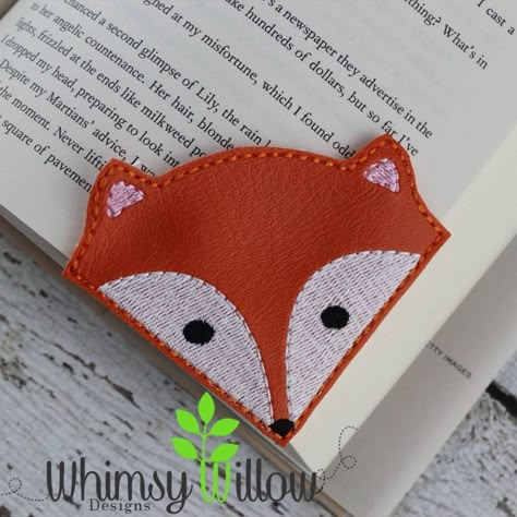 Fox Crafts, Baby Mobil, Felt Bookmark, Ith Embroidery Designs, Corner Bookmark, Fox Decor, Felt Crafts Diy, Ith Embroidery, Corner Bookmarks