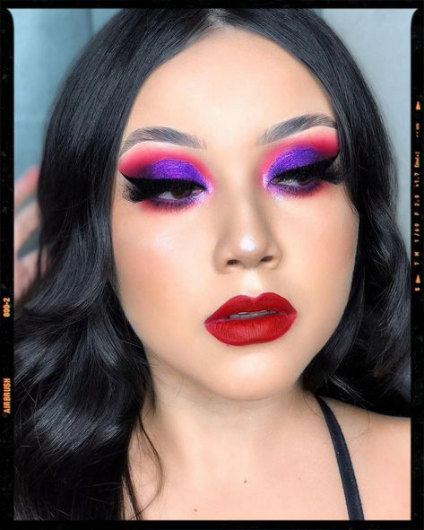 Purple Makeup - Red Lips - Makeup Idea Red And Purple Eyeshadow Look, Red And Purple Makeup Look, Purple And Red Makeup, Red And Purple Makeup, Makeup Artist Kit Organization, Ultra Miami, Red Makeup Looks, Purple Eyeshadow Looks, Purple Makeup Looks