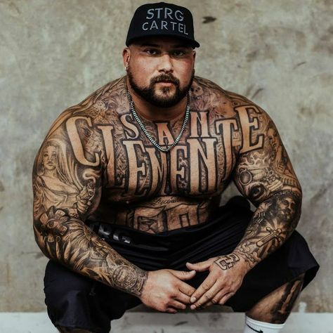 Bulky Guys, Deep Tattoo, Black Men Tattoos, Tatted Men, Tattoo Shading, Street Tattoo, Traditional Tattoo Sleeve, Facial Tattoos, Chest Piece Tattoos