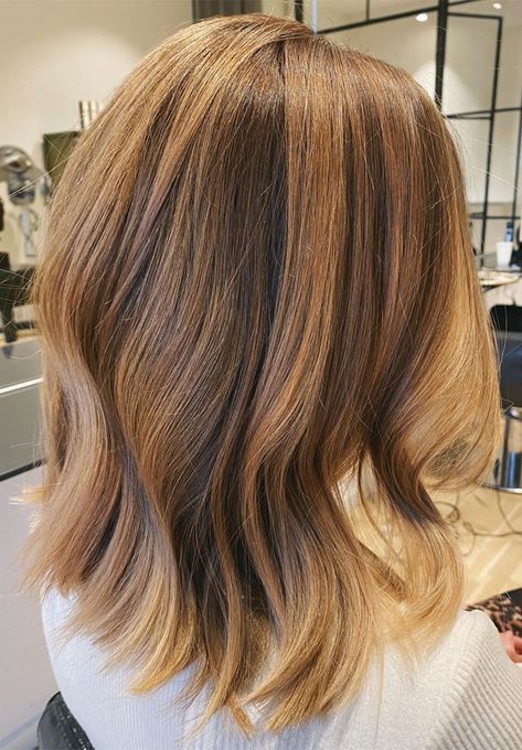 beautiful golden brown hair, layered hair cut with curtain bangs, hair color trends 2022, brunette hair color ideas, golden brown highlights Hair Cut Lengths, Brown Lob, Golden Hair Color, Hair Colors To Try, Medium Length Hair With Bangs, Golden Brown Hair Color, Brown Hair Color Ideas, Golden Brown Hair, Bronze Hair