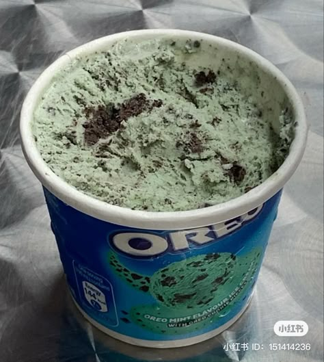 oreo mint icecream Ninja Ice Cream Recipe, Mint Desserts, Mint Chocolate Ice Cream, Mint Aesthetic, Mint Choco, Mint Oreo, Mint Chocolate Chip Ice Cream, Mint Ice Cream, Mint Chocolate Chip