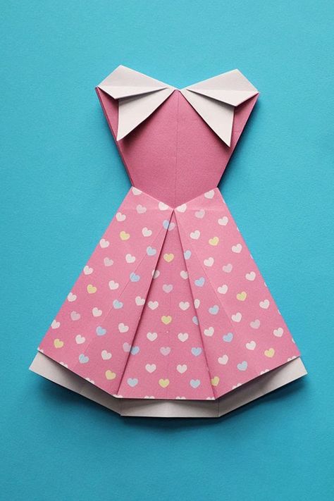 How to make paper origami dresses - Origami wedding dress - DIY Origami Paper Crafts video tutorial - Learn how to make a simple and easy origami paper dress step by step. #WeddingDress #Dress #OrigamiDress Origami Wedding Dress, Paper Wedding Dress, Origami Dresses, Dress Origami, Wedding Dress Diy, Dress Making Tutorial, Origami Wedding, Origami Dress, Paper Craft Videos