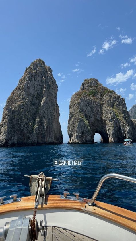 Capri Italia, Italy Aesthetic, Dream Travel Destinations, Future Travel, Alam Yang Indah, Beautiful Places To Travel, Travel Goals, Travel Inspo, Pretty Places