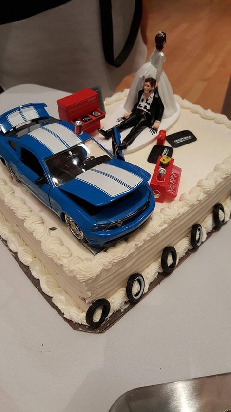 Car Guy Wedding, Mustang Cake, Car Themed Wedding, Funny Wedding Cakes, Just Married Car, Country Wedding Cakes, Funny Birthday Cakes, Themed Wedding Cakes, Car Cake