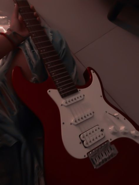 Red And White Electric Guitar, Electric Gituar Aesthetic, Cherry Red Electric Guitar, Red Rock Aesthetic, Red Electric Guitar Aesthetic, Red + Core + Aesthetic, Red Electric Guitar, Red Guitar, Guitar Photos