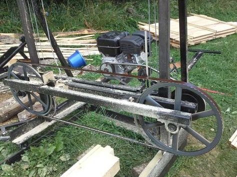 My simple homemade bandsaw mill Portable Bandsaw Mill, Saw Mill Diy, Sawmill Projects, Homemade Chainsaw Mill, Chainsaw Mill Plans, Homemade Bandsaw Mill, Diy Bandsaw, Portable Saw Mill, Bandsaw Mill