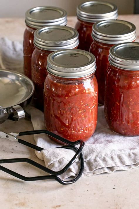 Canned Salsa, Fresh Restaurant, Hot Water Bath Canning, Restaurant Style Salsa, Canning Salsa, Hot Salsa, How To Make Salsa, Water Bath Canning, Fresh Tomato Salsa