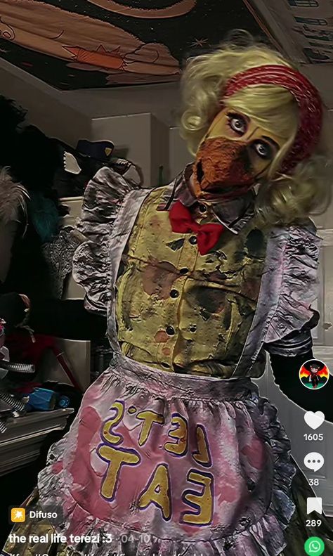 Marionette Fnaf Cosplay, Chica Fnaf Cosplay, Fnaf Items, Fnaf Marionette, Chica Cosplay, Withered Chica, Fnaf Cosplays, Fnaf Pictures, Fnaf Icon