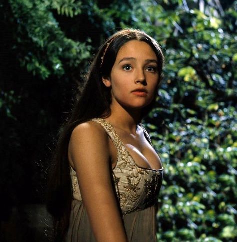 Juliet 1968, Juliet Capulet, Olivia Hussey, Romeo Y Julieta, Her Eyes, Romeo And Juliet, Pretty Woman, Beauty Women, Pretty People