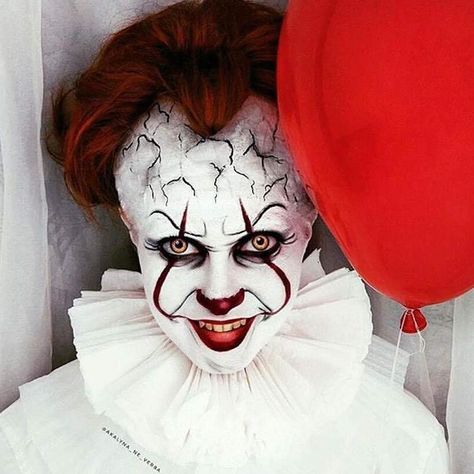 Untitled It Pennywise Costume, Clown Costume Diy, Pennywise Halloween Costume, Pennywise 2017, 2017 Halloween Costumes, Makeup Clown, Halloween Makeup Clown, Clown Halloween Costumes, Scary Clown Makeup