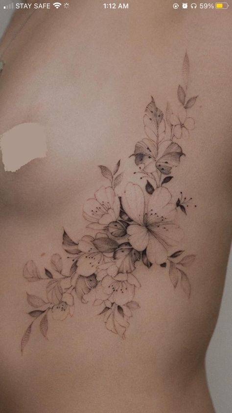 Tattoo Costillas, Delicate Feminine Tattoos, Flower Hip Tattoos, Flower Tattoo On Ribs, Delicate Flower Tattoo, Tummy Tattoo, Phoenix Tattoo Feminine, Underboob Tattoo Designs, 42 Tattoo