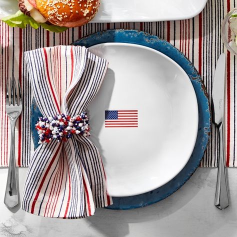 Memorial Day Party Decor, Summer Cocktail Menu, Wine And Beer Fridge, College Kitchen, Stoneware Plates, Appetizer Plate, Table Setting Inspiration, Kids Pottery, Kitchenware Store