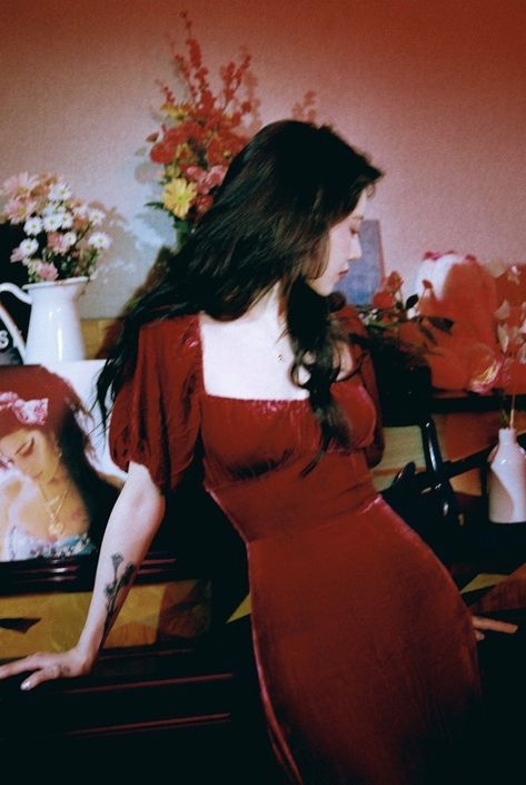 Woman In Red Aesthetic, Vintage Red Velvet Dress, Red Velvet Dress Aesthetic, Vintage Dress Photoshoot, Velvet Dress Photoshoot, Red Woman Aesthetic, Velvet Dress Aesthetic, Red Photoshoot Aesthetic, Red Photoshoot Ideas