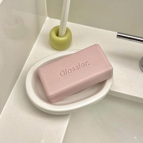 🧼🧴🛀✨ | Instagram Soap Bar Aesthetic, Pink Soap Bar, Soap Aesthetic, Body Hero, Bar Aesthetic, Pink Soap, Exfoliating Soap, Beauty Care Routine, Pretty Skin