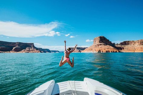 Your Complete Guide to Lake Powell Houseboat Rentals - Bobo and ChiChi Lake Powell Houseboat, Christmas Picture Ideas, Houseboat Rentals, Romantic Cruise, Lakefront Property, Lake Trip, Christmas Picture, Lake Boat, Lake Photos