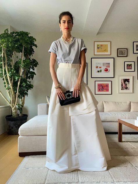 Grey t-shirts: an unsung wardrobe hero Man Repeller Style, Leandra Medine Style, Leandra Medine, Ball Gown Skirt, Looks Street Style, Suspender Dress, Tshirt Outfits, 가을 패션, Mode Inspiration