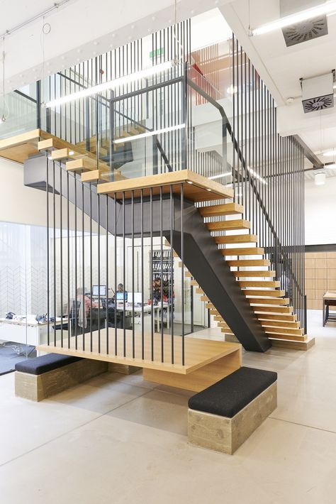 Beautiful central staircase feature Staircase Feature, Interior Design Vision Board, Central Staircase, Commercial Stairs, Staircase Architecture, Deck Stair Railing, Steel Architecture, Wooden Sofa Set Designs, Outdoor Toilet