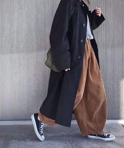 Moda Ulzzang, Outfit Inspired, Style Hijab, Easy Style, Lady Fashion, Looks Street Style, Autumn 2024, Brown Pants, Mode Inspo