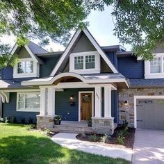 The Do's and Don'ts of Choosing House Color Blue House White Trim, Navy Blue Houses, Paint House, Blue Siding, Bungalow Exterior, Exterior House Color, Craftsman Exterior, Exterior Paint Colors For House, Traditional Exterior