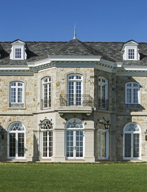 Country Stone House, Wadia Associates, American Country House, Stone House Plans, Country Home Exterior, French Country Estate, Florida Mansion, Country Style Interiors, Greenwich Connecticut