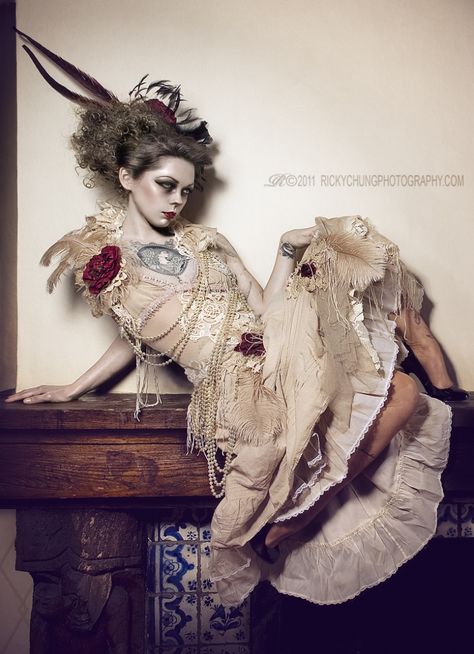 Pirate Poses, Zombie Inspiration, Gothic Picnic, Ghost Dance, Horror Clown, Halloweenský Makeup, Circus Aesthetic, Dark Circus, Cream Outfits