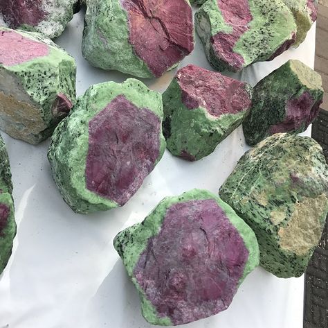 Stone Identification, Ruby Fuschite, Crystal Power, About Today, Ruby Zoisite, Rocks And Gems, Rough Gemstone, Morganite, Chocolate Cookie