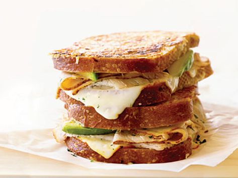 Golden Gate Grilled Cheese | Time: 30 minutes. Like a Monte Cristo, only better. The parmesan crust is pure genius. Low Calorie Sandwich, 300 Calorie Meals, Healthy Sandwich Recipes, Under 300 Calories, Best Grilled Cheese, Grilled Cheese Recipes, Healthy Sandwiches, 300 Calories, Turkey Sandwiches