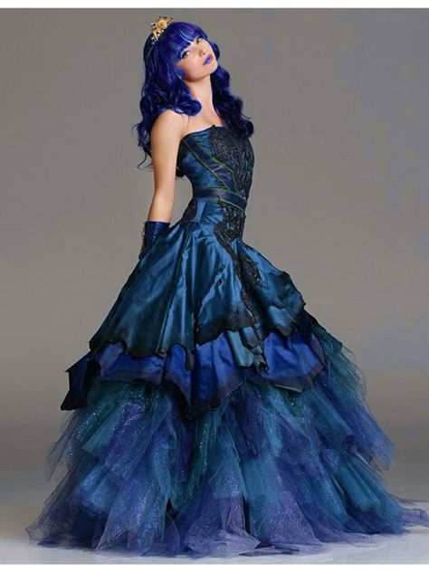 Descendants Inspired Outfits, Descendants Outfit Ideas, Hair Dye Videos, Descendants Clothes, Descendants Costumes, Evie Descendants, Disney Descendants Movie, Disney Inspired Fashion, Dress Drawing