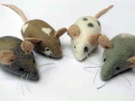 Mickey Mouse Crafts, Mouse Crafts, Needle Felting Diy, Needle Felting Tutorials, Family Diy, Felt Mouse, Diy Projects For Kids, Wet Felt, Needle Felting Projects