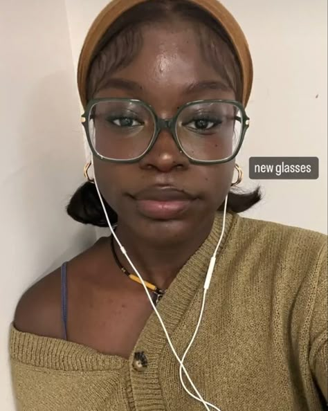 Aesthetic Glasses Frames Round Face, Grandma Glasses, Big Glasses Frames, Frames For Round Faces, Glasses For Round Faces, Big Glasses, Glasses Inspo, Glasses Inspiration, Glasses Ideas