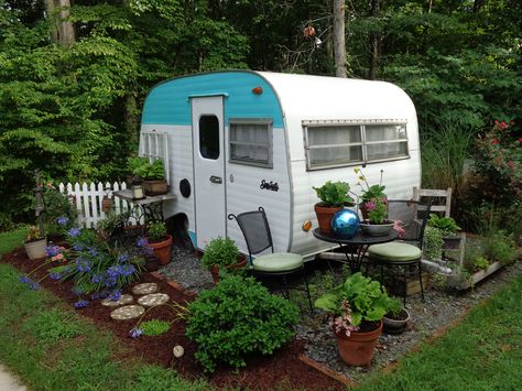 Kombi Hippie, Kombi Trailer, Canned Ham Camper, Caravan Vintage, Retro Trailers, Camper Vintage, Vintage Camper Interior, Camping Vintage, Vintage Camper Remodel