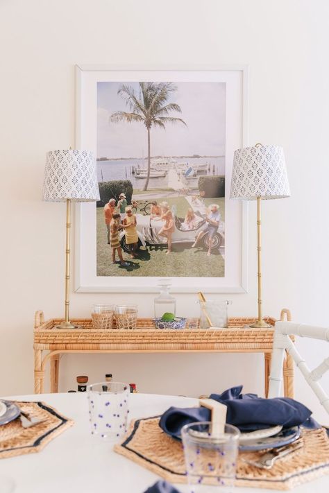 Palm Beach coastal interior design meets NYC in this Manhattan apartment–check out this home tour for apartment decor inspo. Apartment For Two, Apartment Dining Area, White Round Tables, Geometric Box, Round Table And Chairs, Chippendale Chairs, Apartment Dining, Coastal Interiors Design, Coastal City