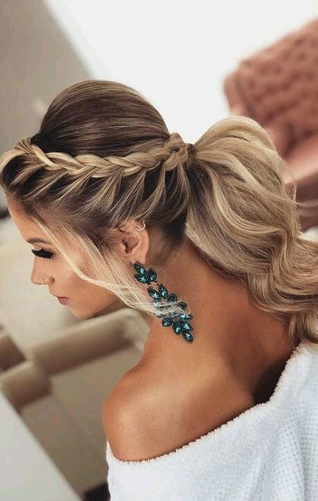 10 Chic Wedding Hairstyles For Long Hair - WeddingPlanner.co.uk Long Hair 50, Classic Wedding Hair, Wedding Hairstyles Medium Length, Guest Hair, Braided Ponytail Hairstyles, Best Wedding Hairstyles, Long Hair Wedding Styles, Wedding Hairstyles Half Up Half Down, Penteado Cabelo Curto