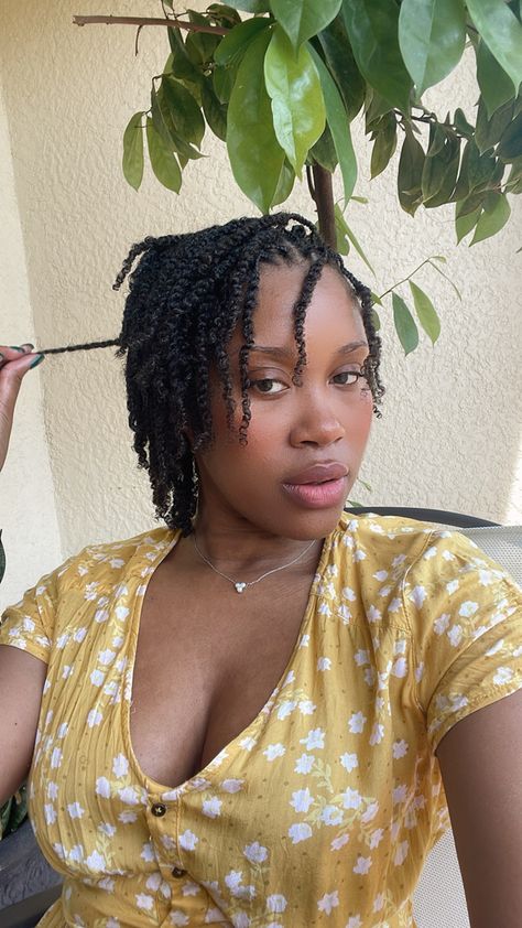 Two Strand Twists Black Women, 4b Hair Type, 4b Hair, Two Strand Twists, Mini Twists, Natural Hair Beauty, Cute Hairstyles, Pretty People, Black Women