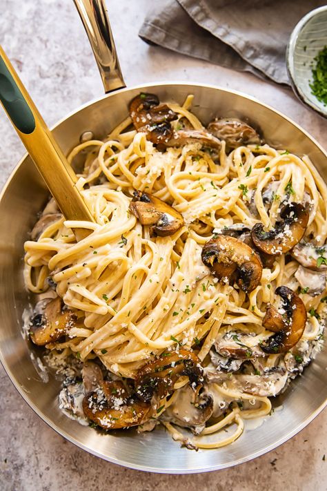 Mushroom Pasta Bacon Artichoke Pasta, Oil Sauce For Pasta, Gourmet Pasta Recipes, Truffle Oil Pasta, Truffle Oil Recipes, Meatless Entrees, Truffle Recipes, Eating Pasta, Sauce For Pasta