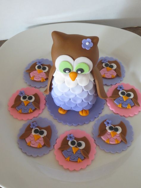 Fondant Owl Tutorial, Football Cakes For Boys, Fondant Owl, Ladybug Cakes, Owl Tutorial, Owl Cakes, Owl Cupcakes, Owl Cookies, Surprise Baby Shower