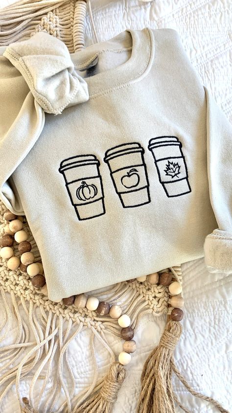 Fall Cricut Sweatshirts, Fall Embroidered Shirts, Cute Fall Sweatshirts, Fall Sweatshirt Vinyl, Fall Sweatshirt Ideas, Halloween Sweatshirt For Women, Halloween Fashion Outfits, Fall Graphic Tees, Fall Crewneck Sweatshirt