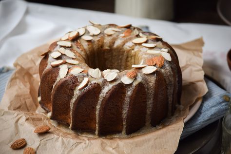 Caramel Almond Bundt Cake with Kahlúa ( FOOD PHOTO SHOOT ) Almond Bundt Cake, Salted Caramel Icing, Inside Cake, Caramel Icing, Date Cake, Toffee Pudding, Sticky Toffee Pudding, Almond Cake, Sweet Treats Recipes