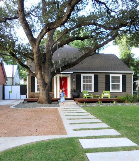 red door and black shutters on gray house. If I ever have a house to paint. Although I would probably change the red Modern Porch, Outside Paint, Black Shutters, Door Colors, A Small House, Exterior Paint Color, Grey Houses, Exterior Paint Colors For House, Front Patio