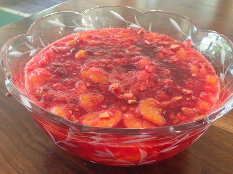 Recipes Using Mandarin Oranges, Best Cranberry Salad, Mandarin Orange Jello Salad, Orange Jello Salads, Cranberry Jello Salad, Cranberry Salad Recipes, Raspberry Salad, Mandarin Orange Salad, Gelatin Salad