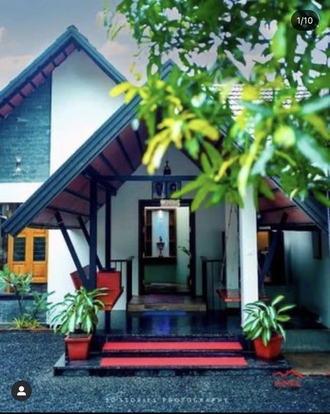 Indian Home Design Exterior, Kerala Traditional House, Cut Pic, Indian House Exterior Design, Budget House Plans, Brick Cottage, Indian Home Design, Kerala House Design, Home Stairs Design