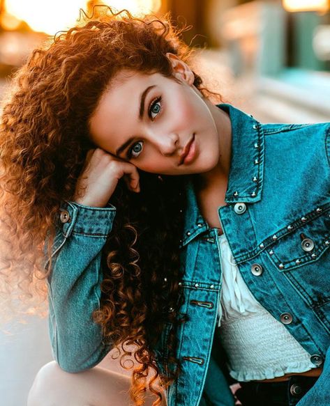 Sofie Dossi, Street Style Photography, Shotting Photo, Photographie Portrait Inspiration, Foto Tips, Fashion Photography Poses, Portrait Photography Poses, Street Fashion Photography, Photography Poses Women