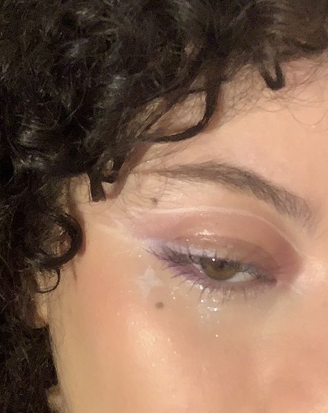 Purple Mascara Looks, Mole Under Eye Aesthetic, Purple And White Makeup, White Mascara Looks, Kpop Concert Makeup, Army Makeup, Eye Mole, Makeup Bts, Makeup Brown Eyes