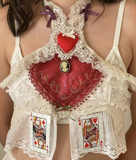 Over The Top Halloween Costumes, Lace Aesthetic, Red Inspiration, Lizzie Hearts, Clothes Art, Painter Painting, Mode Crochet, Red Tops, Heart Painting