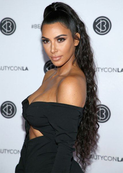 Hairstyles Kim Kardashian, Enchanting Hairstyles, Half Braided Hairstyles, Estilo Kim Kardashian, Kim Kardashian Hair, Kardashian Hair, Half Ponytail, Long Hairstyle, Long Box Braids